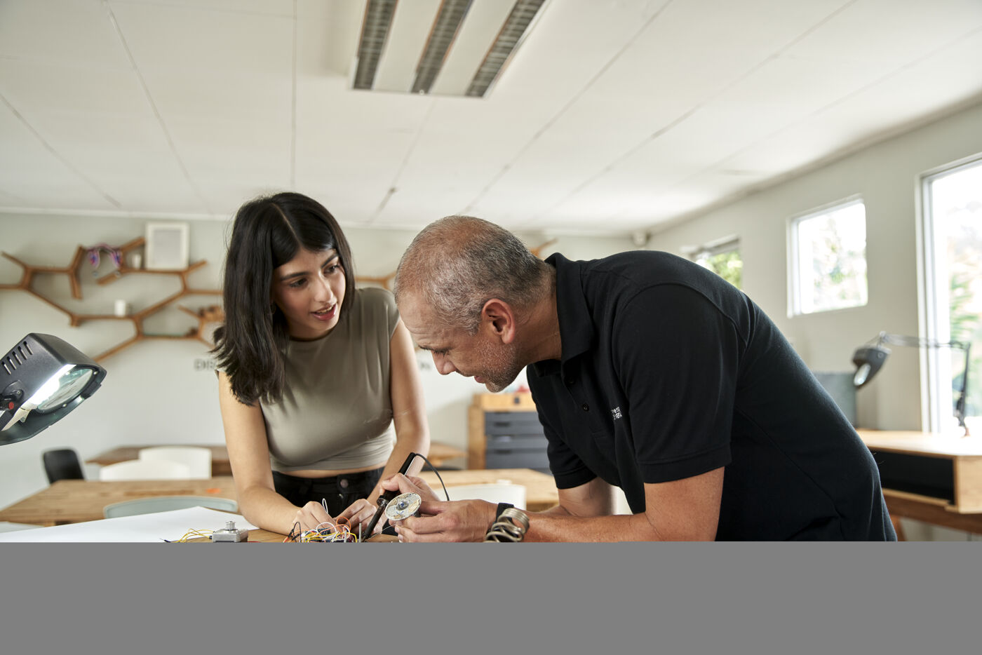 Colaboración en Taller de Electrónica