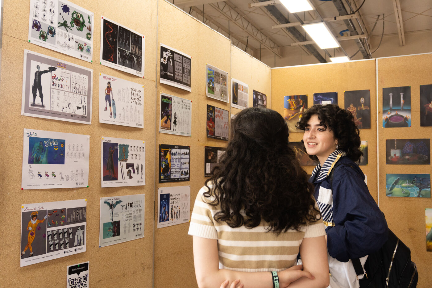 Visitantes de la Exposición de Arte