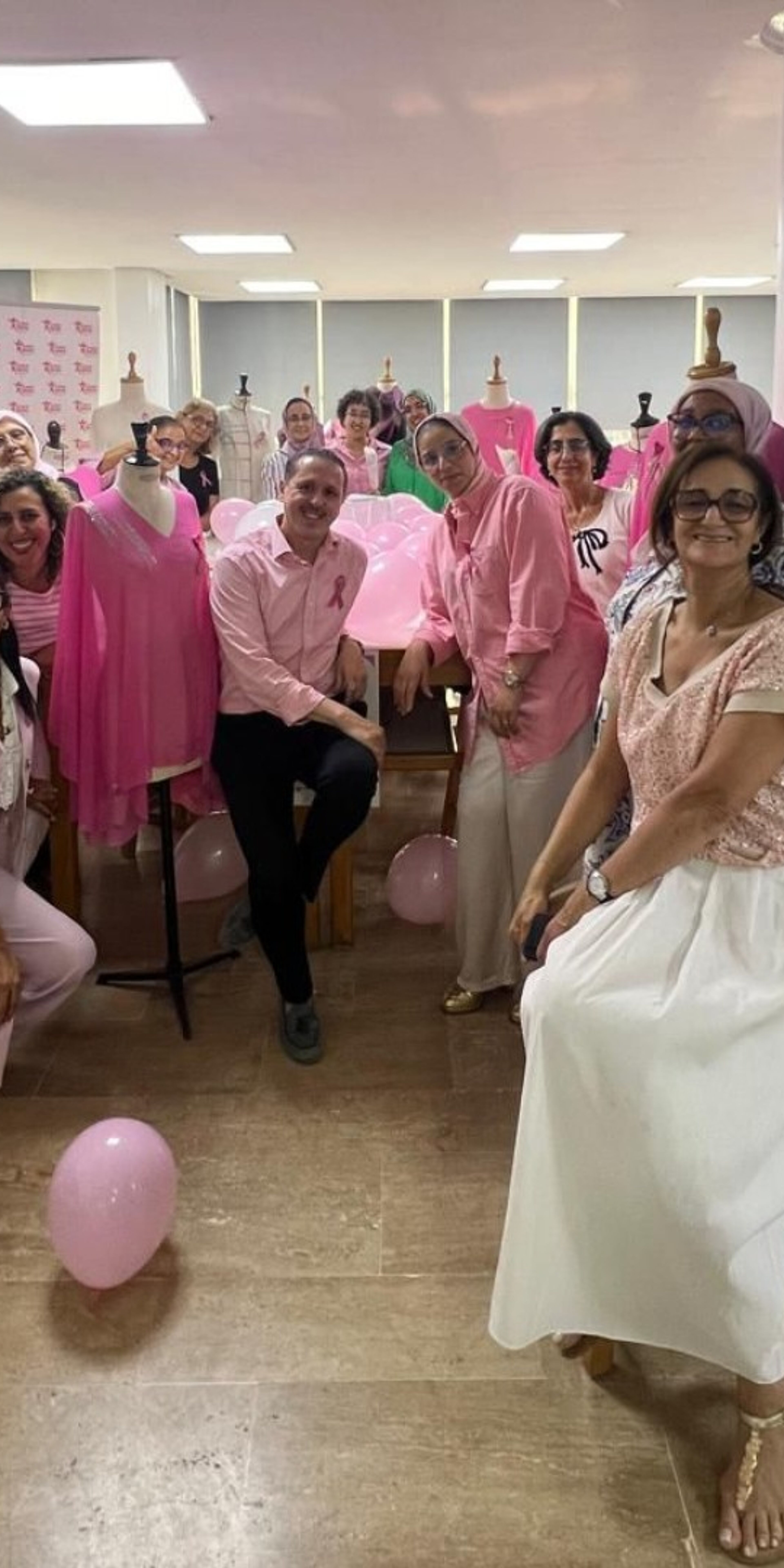 Célébration de groupe en rose au Collège LaSalle