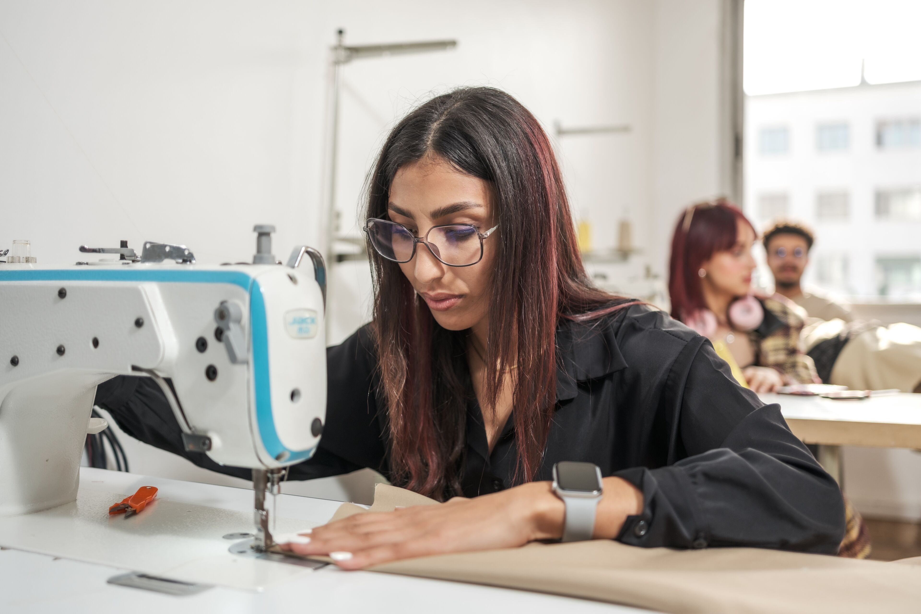 Couturière au travail