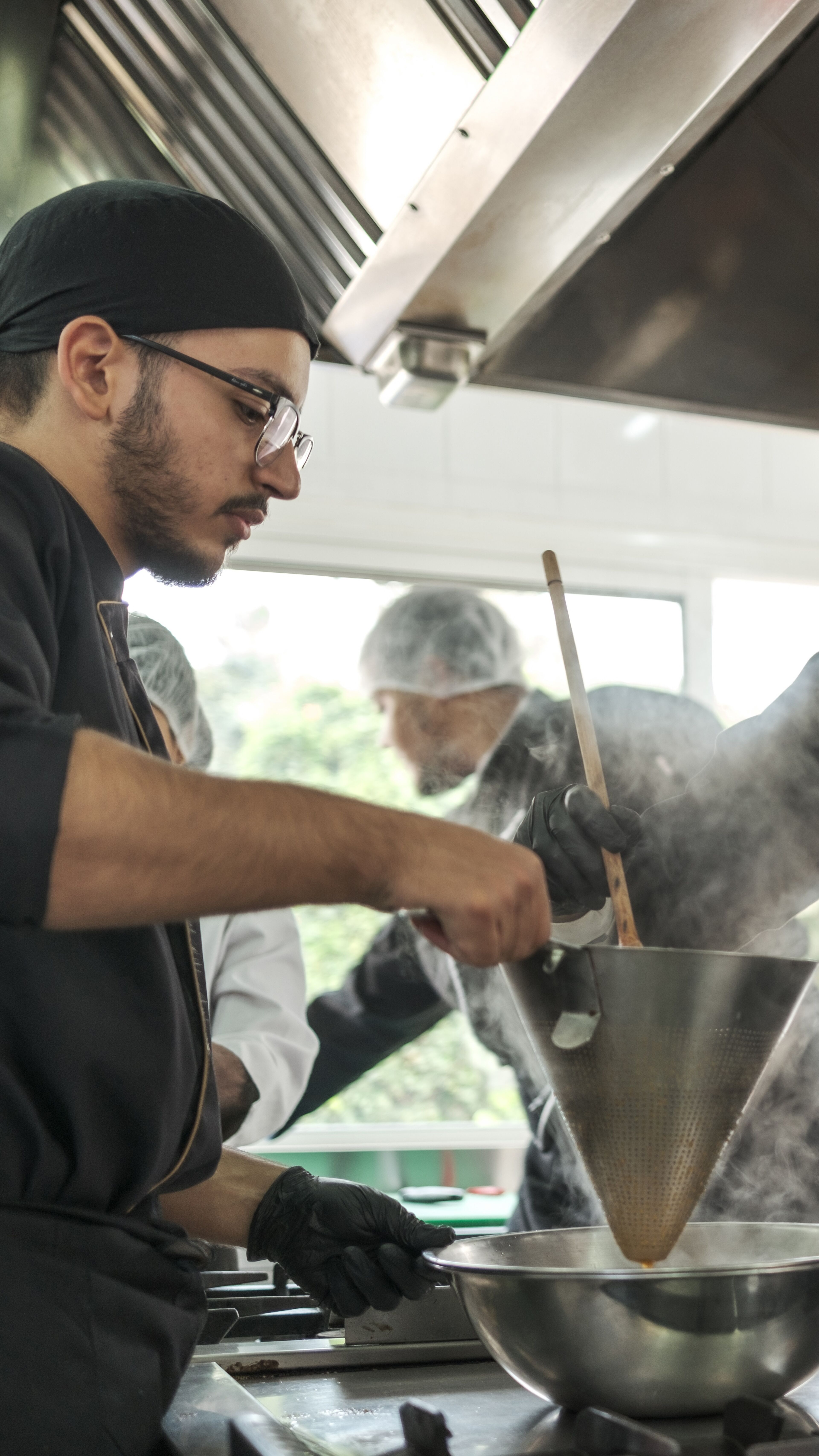 Équipe culinaire au travail