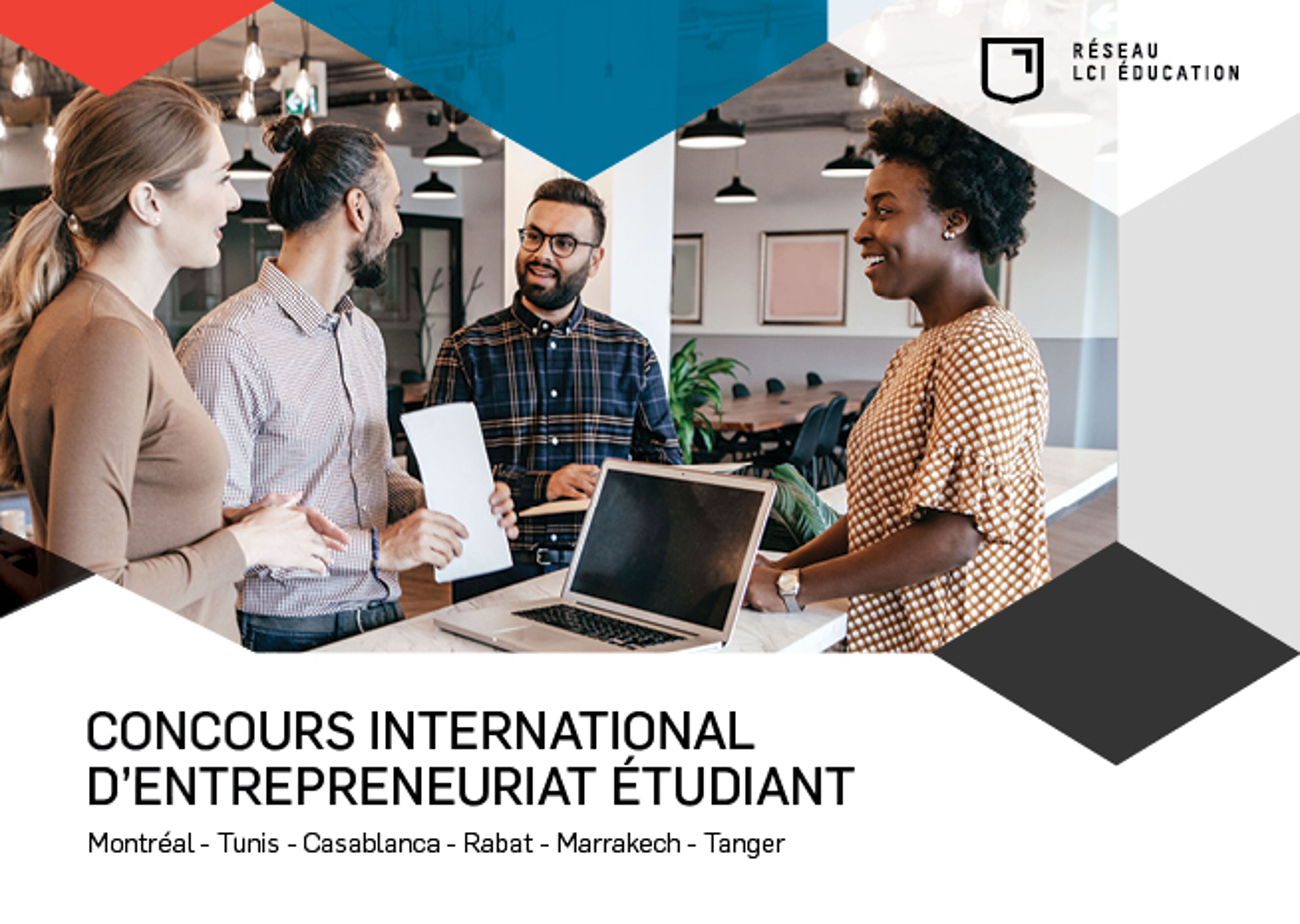 Un groupe d'étudiants diversifié collabore dans un bureau moderne, réfléchissant pour un concours mondial d'entrepreneuriat.