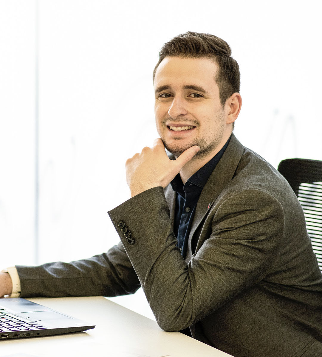 Professionnel confiant en affaires Professionnel confiant en affaires