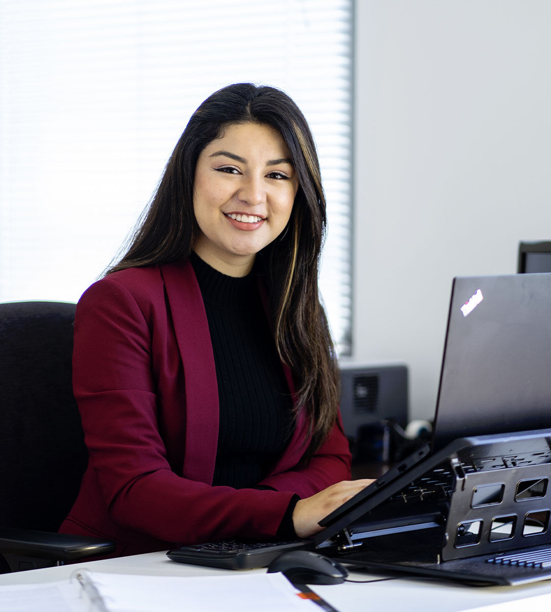 Femme professionnelle au bureau Femme professionnelle au bureau