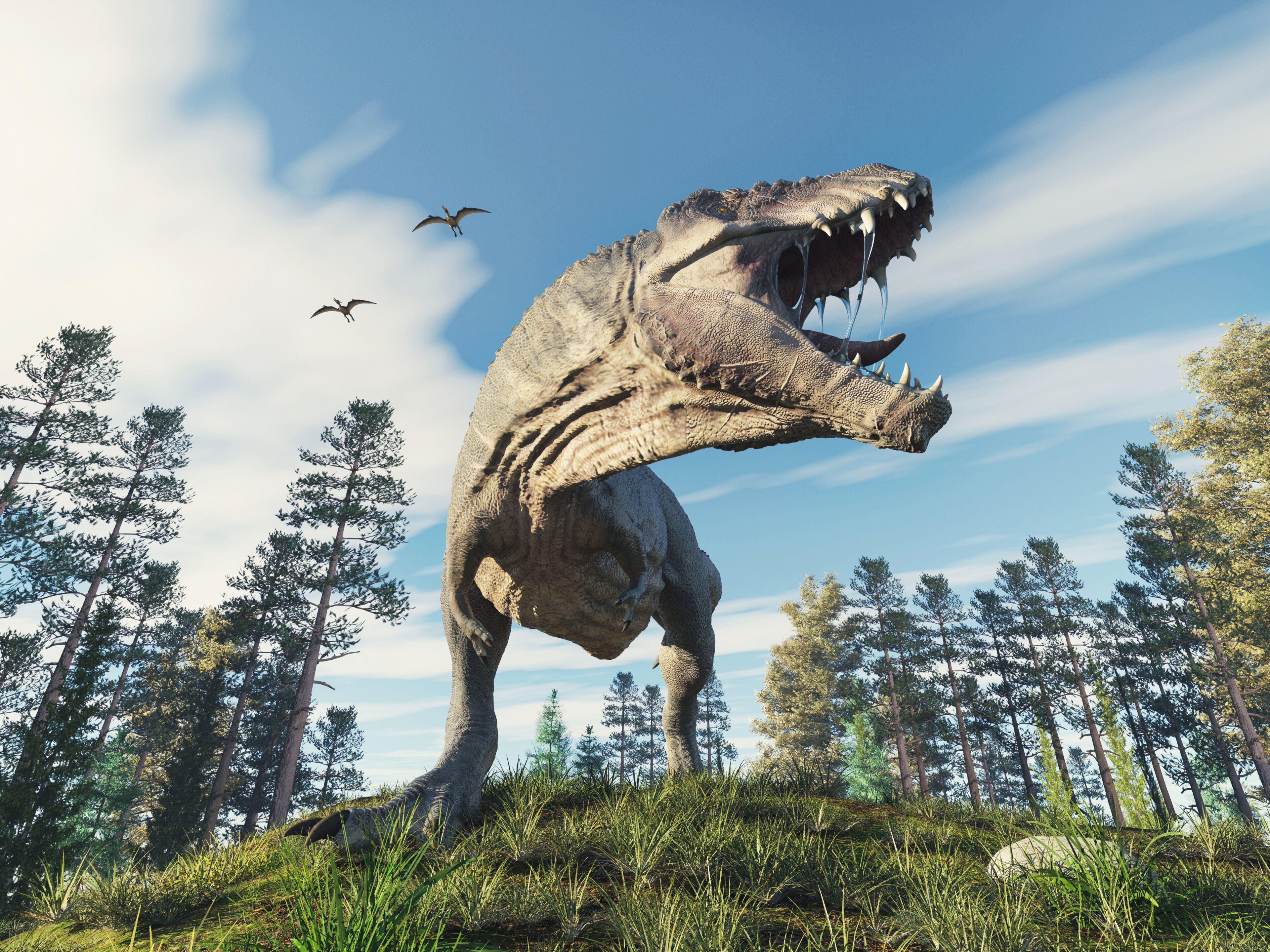 Représentation réaliste d'un Tyrannosaurus Rex rugissant au milieu d'une forêt luxuriante sous un ciel bleu clair, avec des ptérosaures volant au loin.