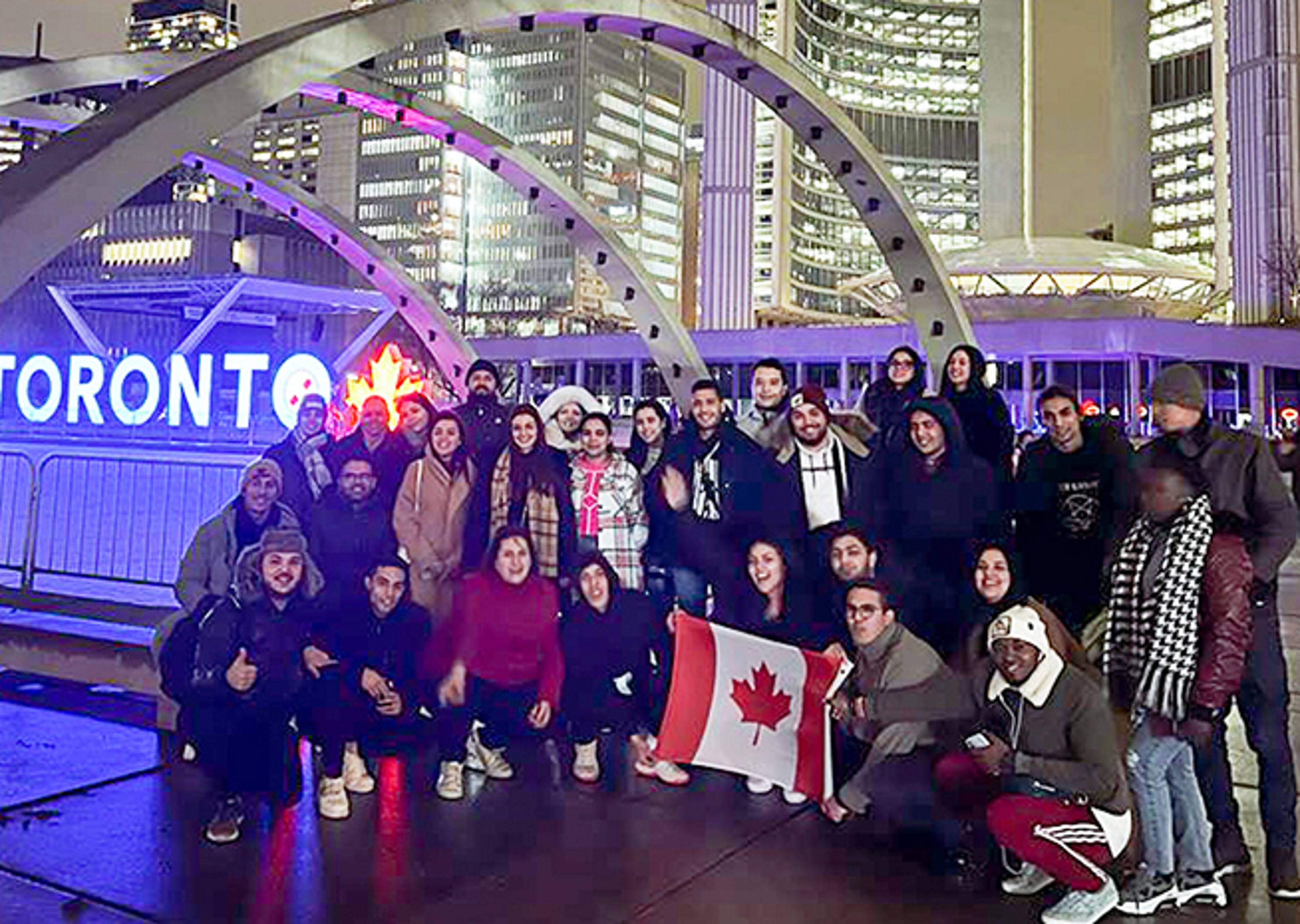 Photographie d'un groupe d'une vingtaine de personnes en voyage d'étude à Toronto, Canada, en 2023.