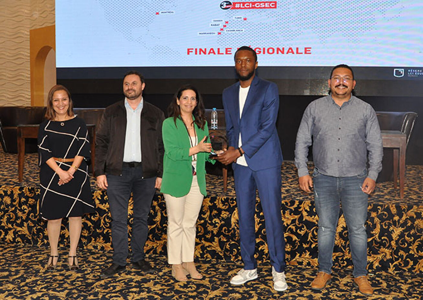 Remise de prix lors d'un événement d'entreprise