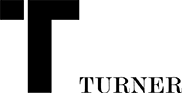 El logotip consta d'una gran lletra "T" majúscula en negre amb ompliment d'escacs, al costat de la paraula "TURNER" en una font més petita i plana sobre un fons transparent.