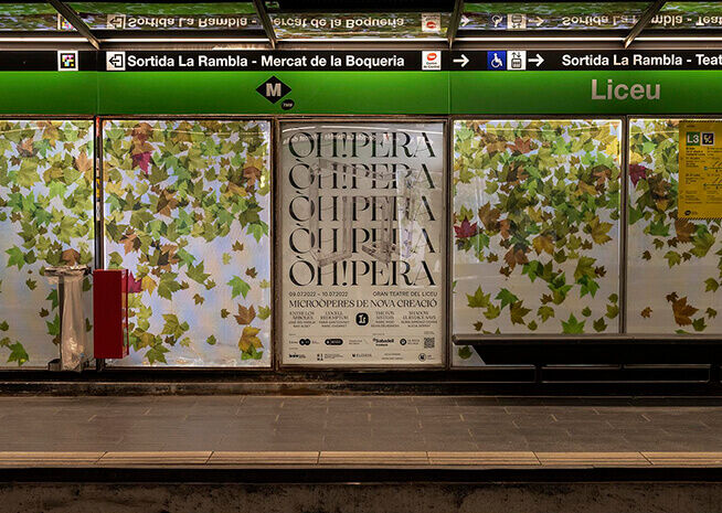 Anuncio de ópera en la estación de metro Liceu