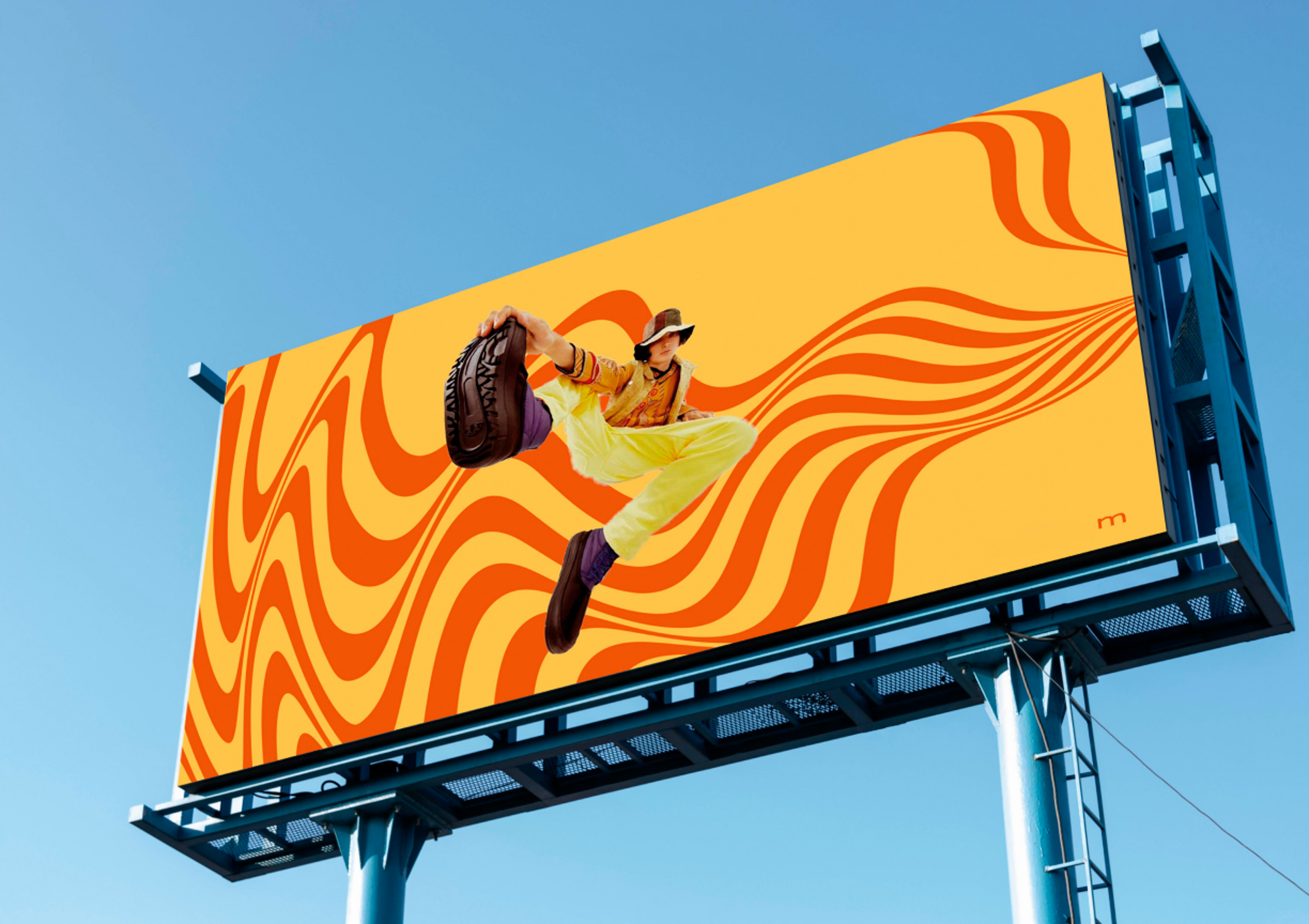 Un panell publicitari vibrant que mostra un ballarí en moviment contra un fons de remolí taronja sota un cel blau clar.