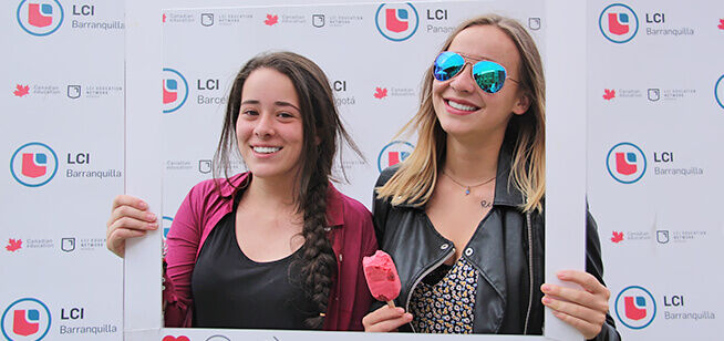 Amigas en un Evento Social