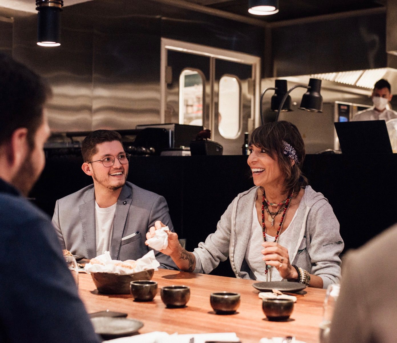 Conversación Amistosa en un Restaurante