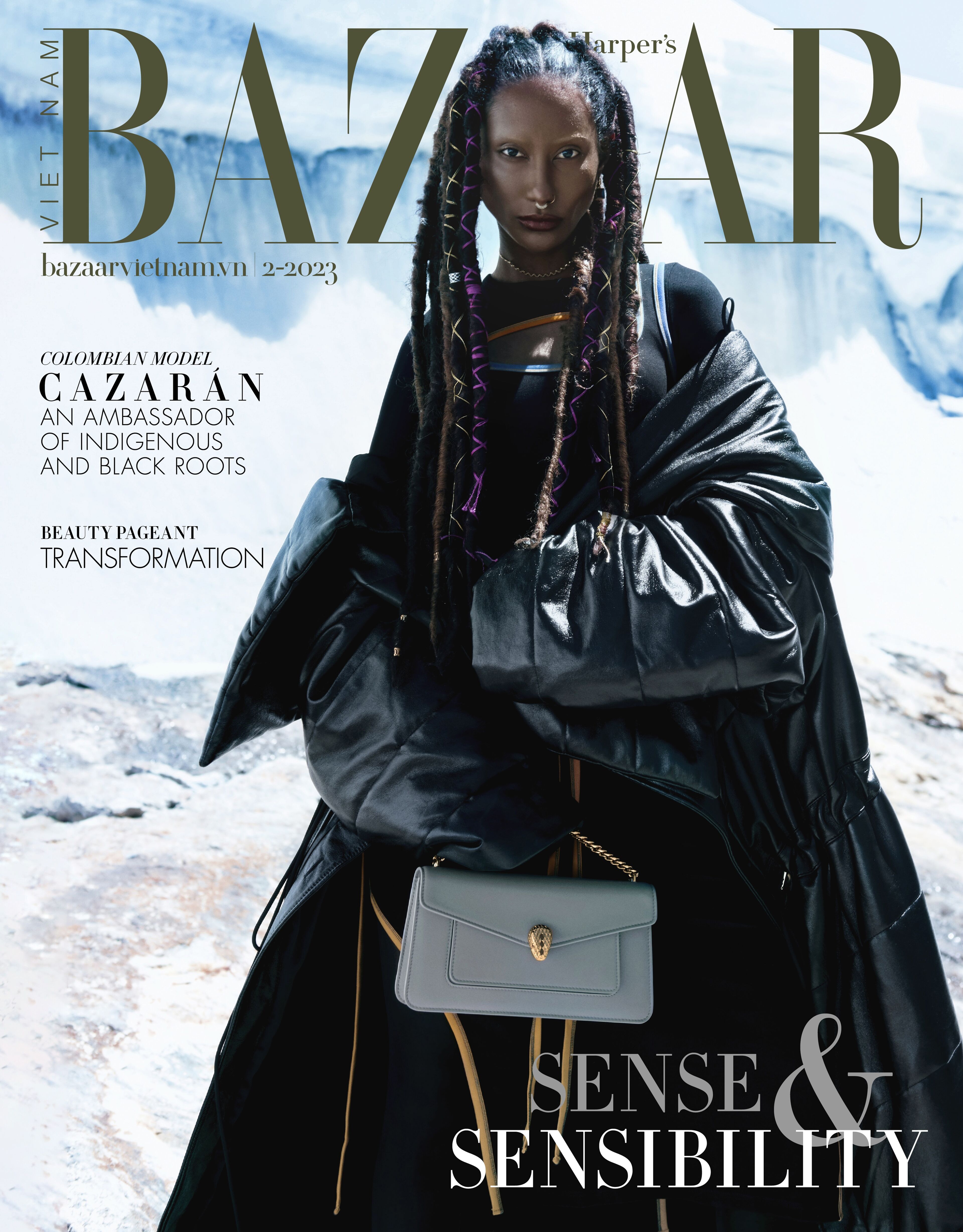 Una modelo adorna la portada de Harper's Bazaar Vietnam, contrastando la alta moda con un telón de fondo glaciar.