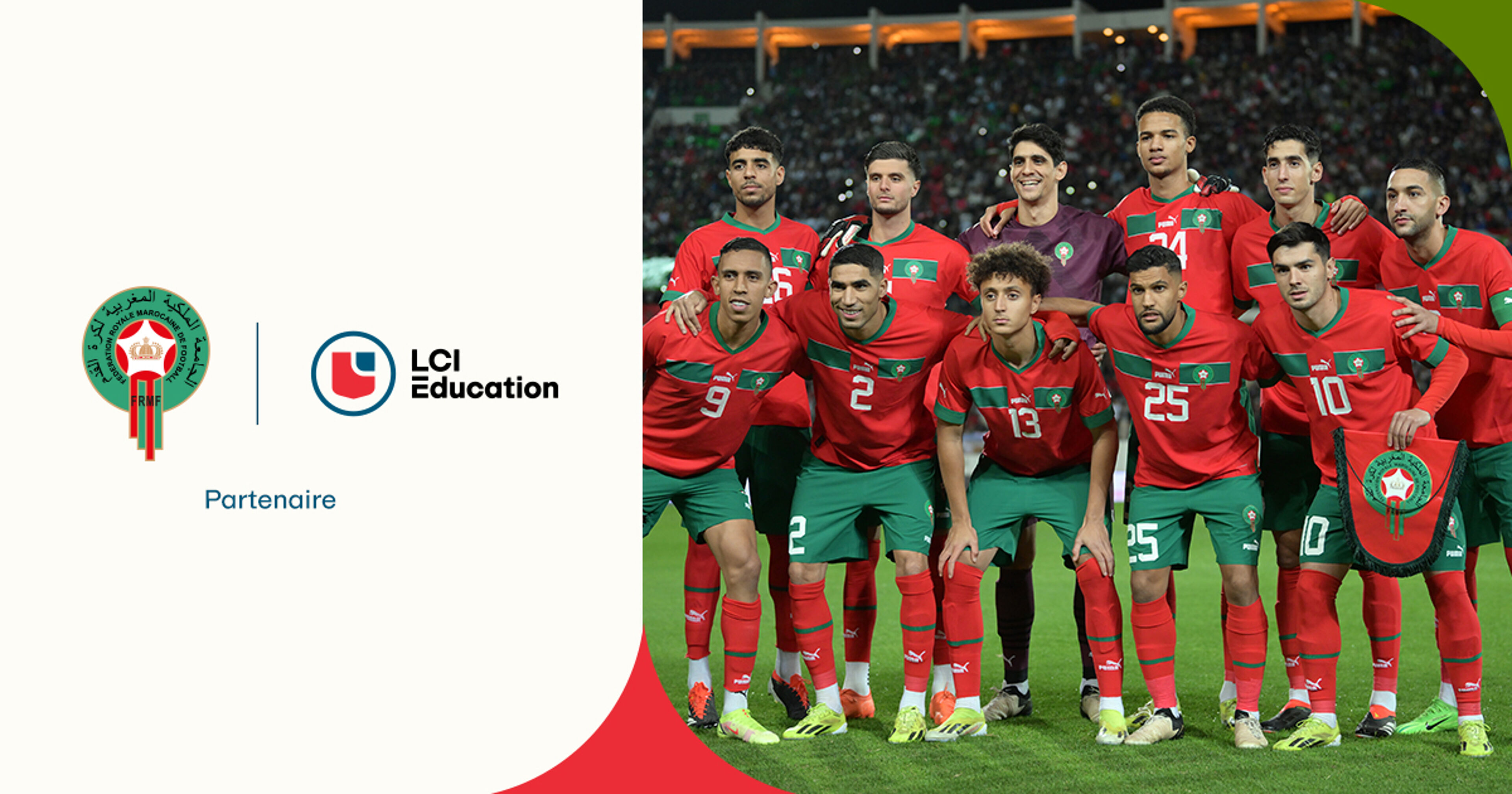 L'équipe nationale marocaine de football en maillots verts, en partenariat avec LCI Éducation.
