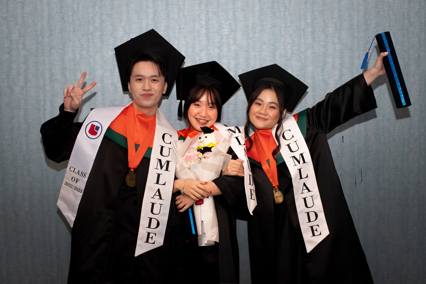 3 students graduating 