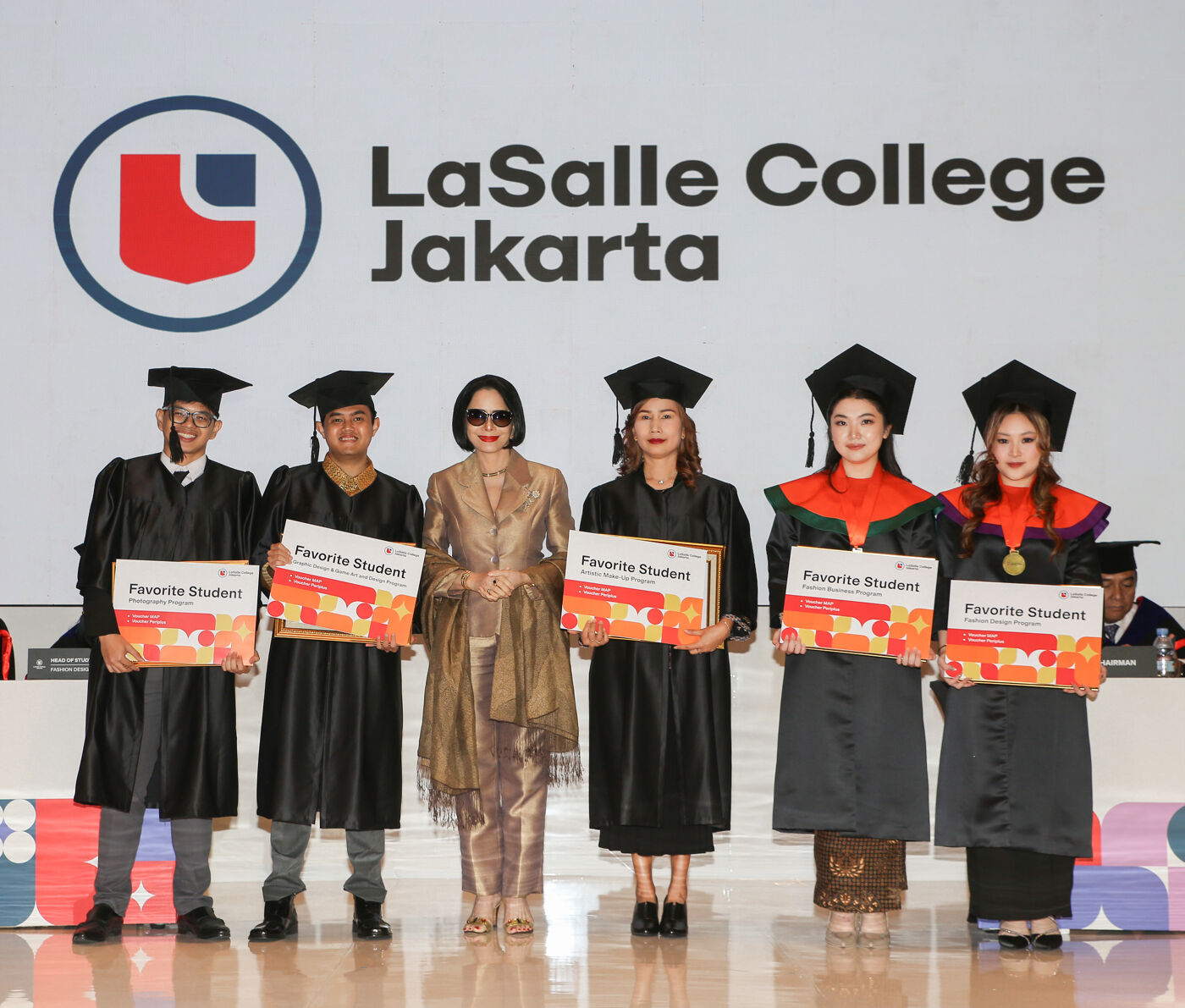 Favorite Student Awards at LaSalle College Jakarta Graduation